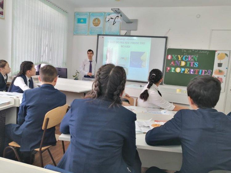 Жаратылыстану пәндер бірлестігінің мұғалімі Камшат Надирбаеваның биология пәнінен "Адам қаңқасының құрылысы. Тірек - қимыл жүйесінің маңызы мен қызметі" тақырыбындағы сабағы